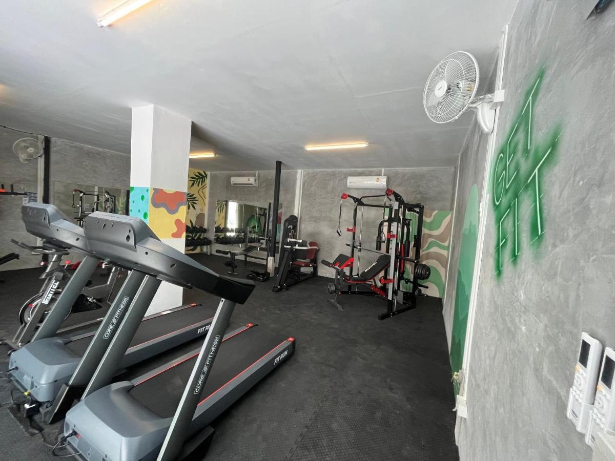 Social Quarters Blanco - Youth Hostel 18 To 35 Only شاطئ رايلي المظهر الخارجي الصورة