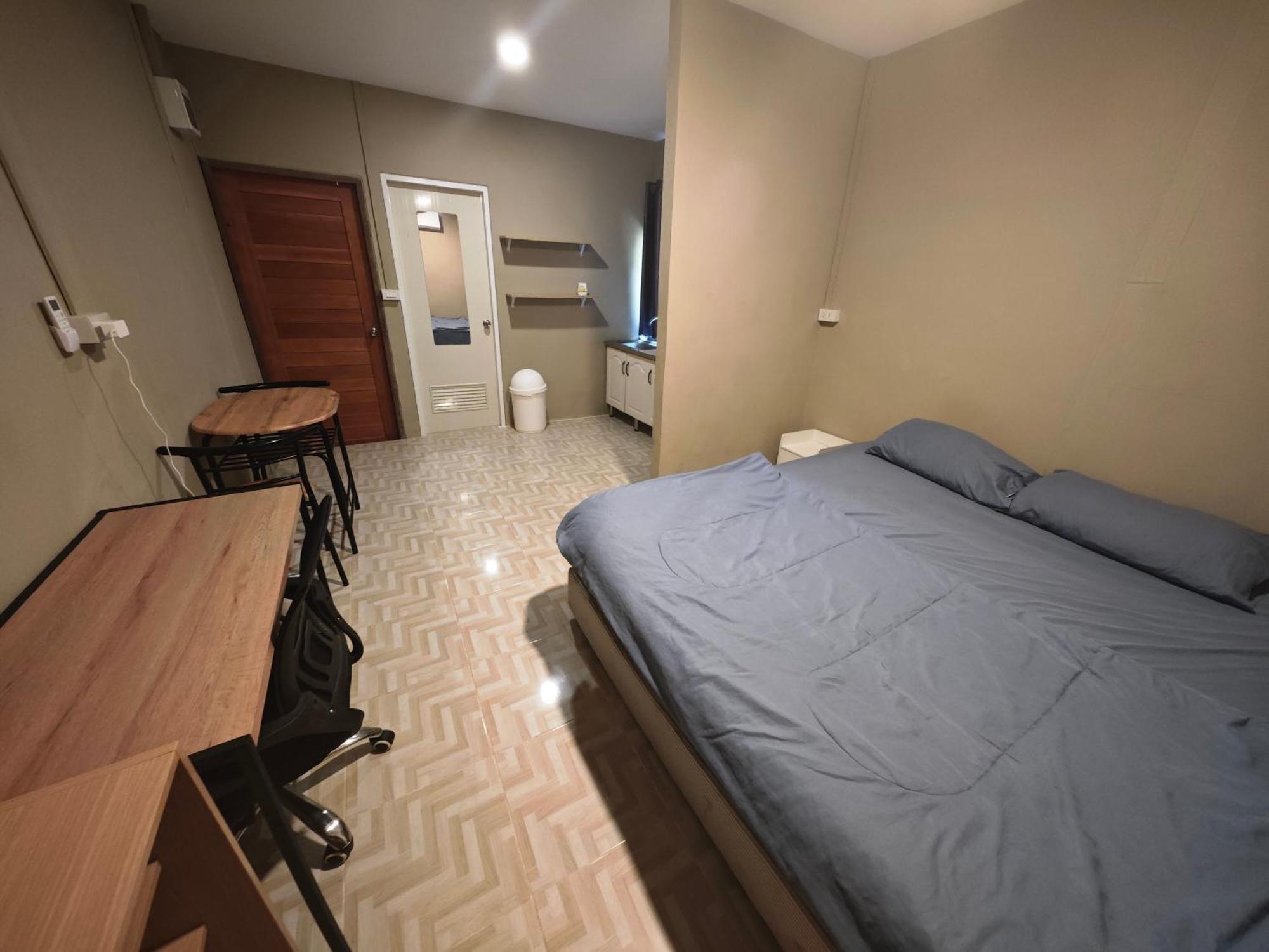Social Quarters Blanco - Youth Hostel 18 To 35 Only شاطئ رايلي المظهر الخارجي الصورة